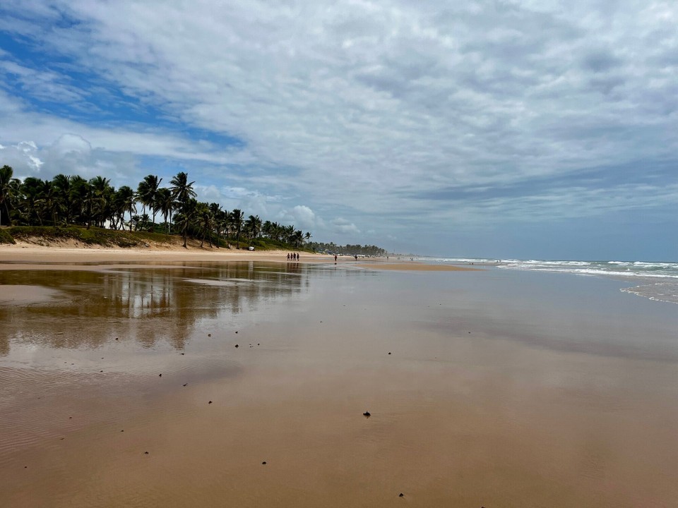Brasilien - Salvador - Endlos extrem breiter Strand!