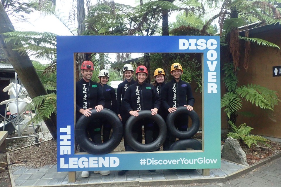 Neuseeland - Waitomo-Distrikt - Team Deutschland hatte weiße Helme😅. Team Rot war aus den USA und Orange aus Australien 😃