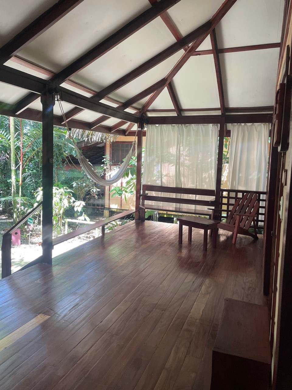 Costa Rica - Talamanca - Anschließend sind wir nach ca. 4 Stunden Fahrt in unserem Bungalow an der Karibikküste angekommen 🌴 