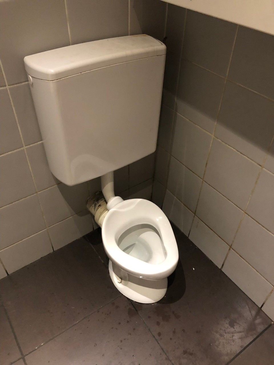 Frankreich - Grenoble - Hier gibts nicht nur Löcher im Boden, sondern auch Mini-Klos