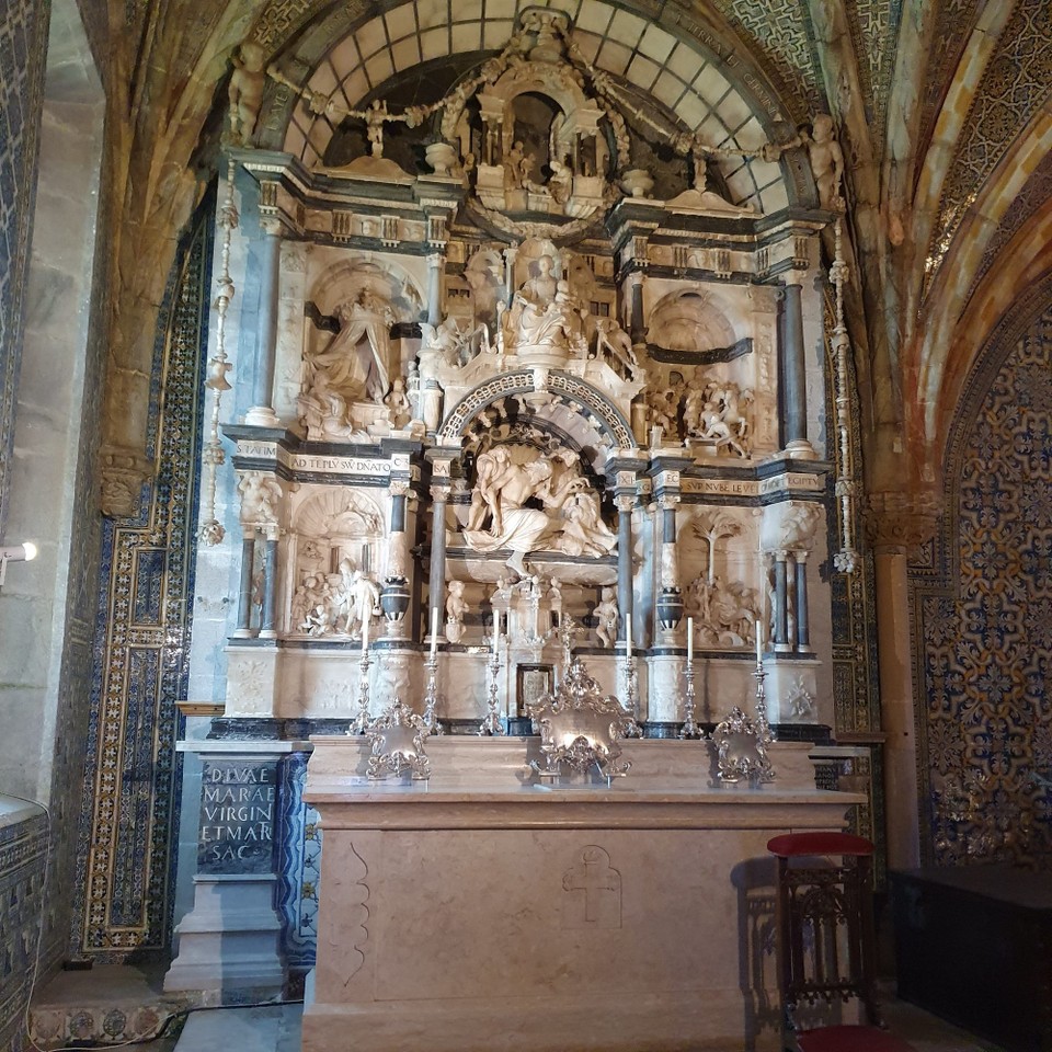 Portugal - Sintra - Diese Schloss wurde auf den Ruinen eines Klosters errichtet.