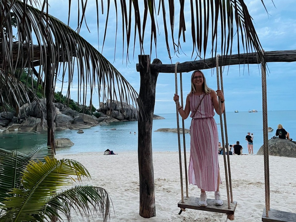 Thailand - Koh Samui - Ausblick beim Abendessen 🌴 (Nein, ich bin nicht zu groß für die Schaukel 😁)