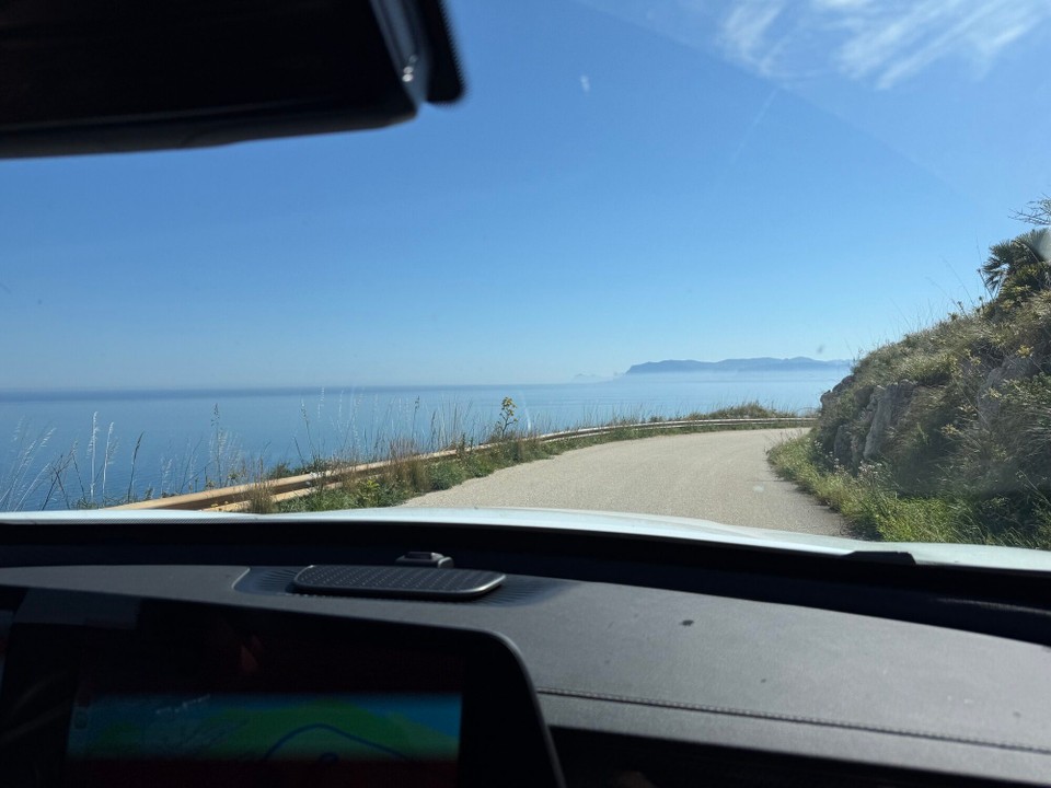 Italien - Castellammare del Golfo - Straße zum Nordeingang 