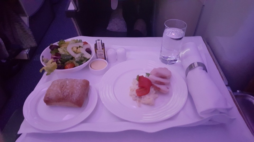 Vereinigte Arabische Emirate - Dubai - Das Essen an Bord.