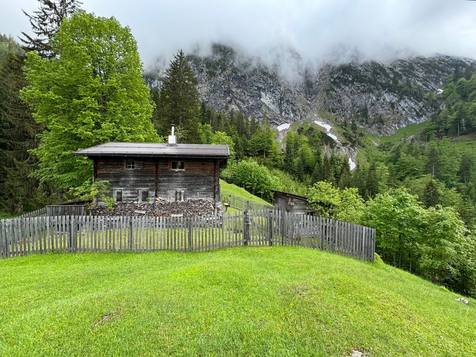 Österreich - Kufstein - Jägerhütte im Wald