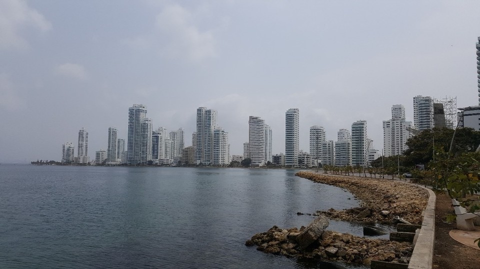 Kolumbien - Cartagena - Welcome to Miami....
Ich bin in den fast zwei Tagen viel durch die Stadt gelaufen und habe an verschiedenen Plätzen einfach nur abgehangen. 