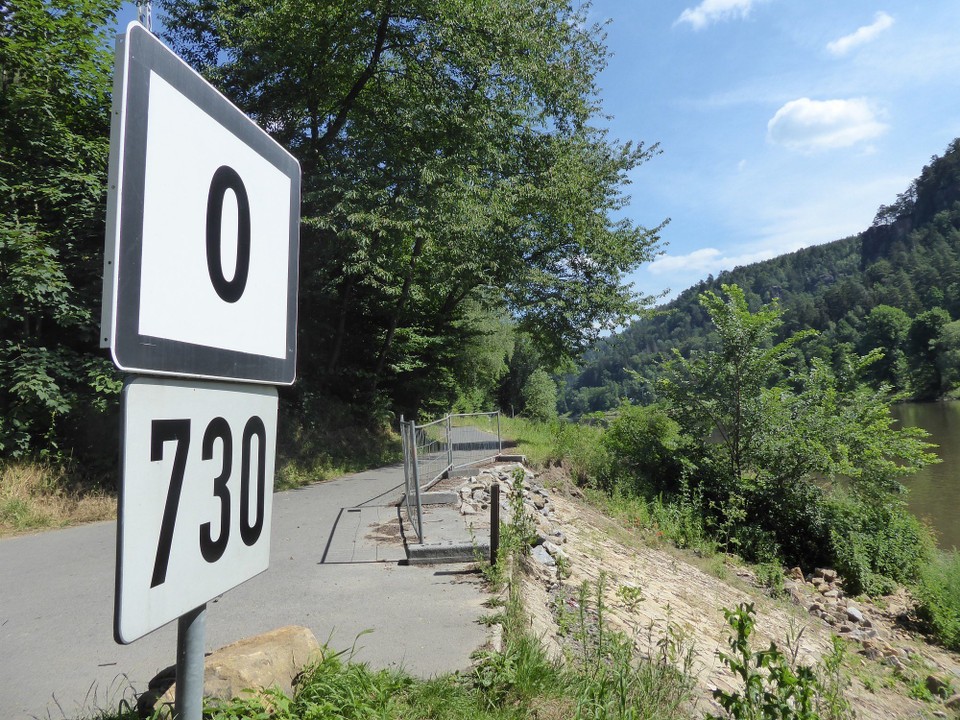 Tschechien - Ústí nad Labem - Aber er war 🥳👍. Interessanterweise standen die letzten vier Kilometerschilder auf der linken Seite. Rechts, wo sie sonst immer sind, war ja schon Tschechien. Alles klar?