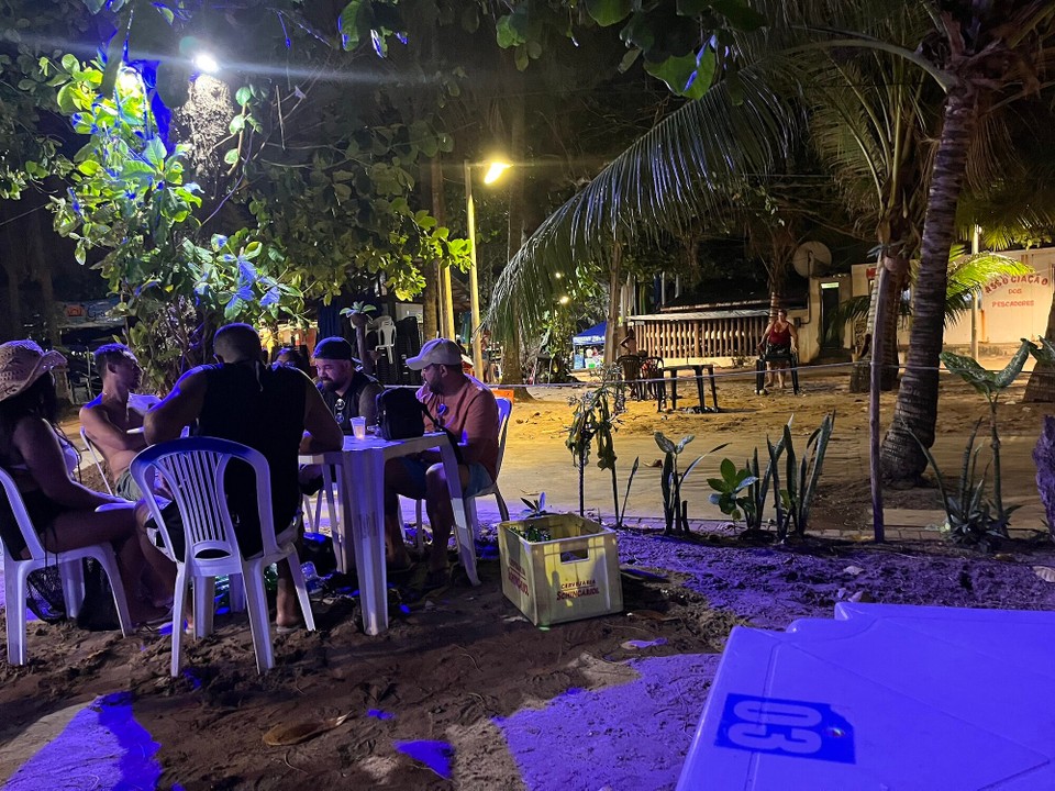 Brasilien - Salvador - Spaziergang in Itapua an der Promenade beim Leuchtturm Itapua