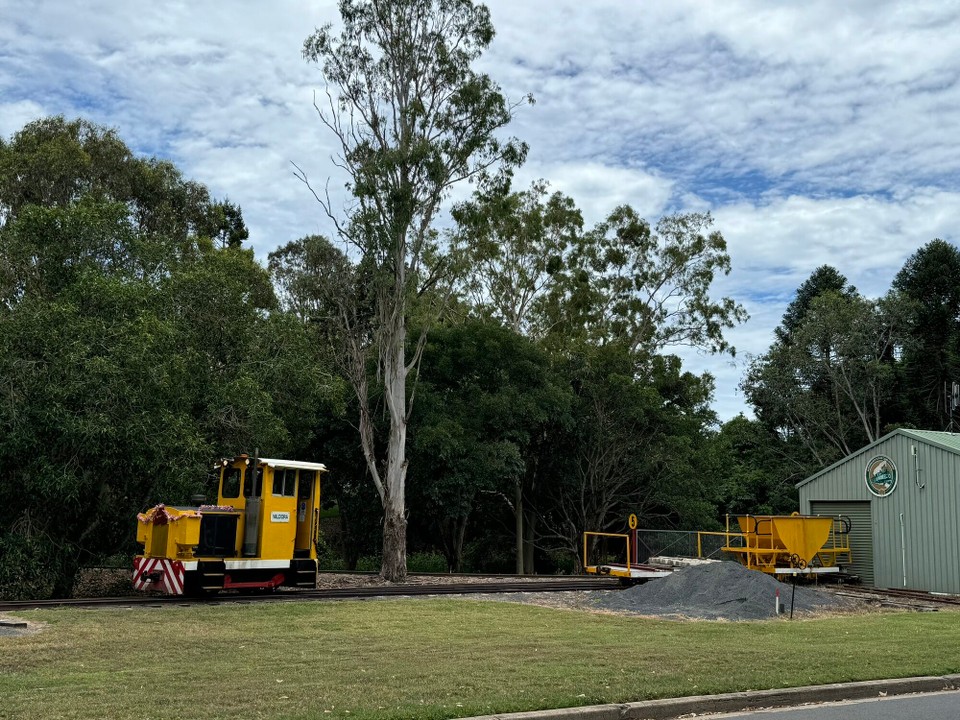 Australien - Bundaberg North - Im Botanischa Garta fahrt eifach so as Zügli uma. Do heti öper freut ka😉