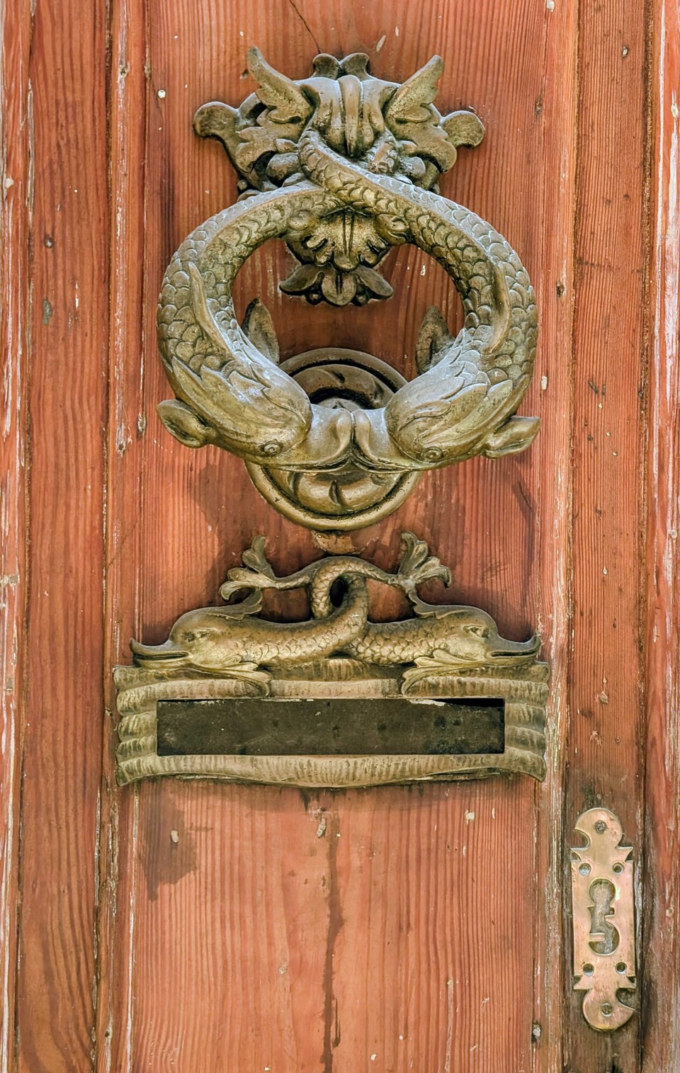 Malta - Valletta - An einigen  Türen der alten Gassen haben wir diese Kunstwerke als Türgriffe entdeckt.