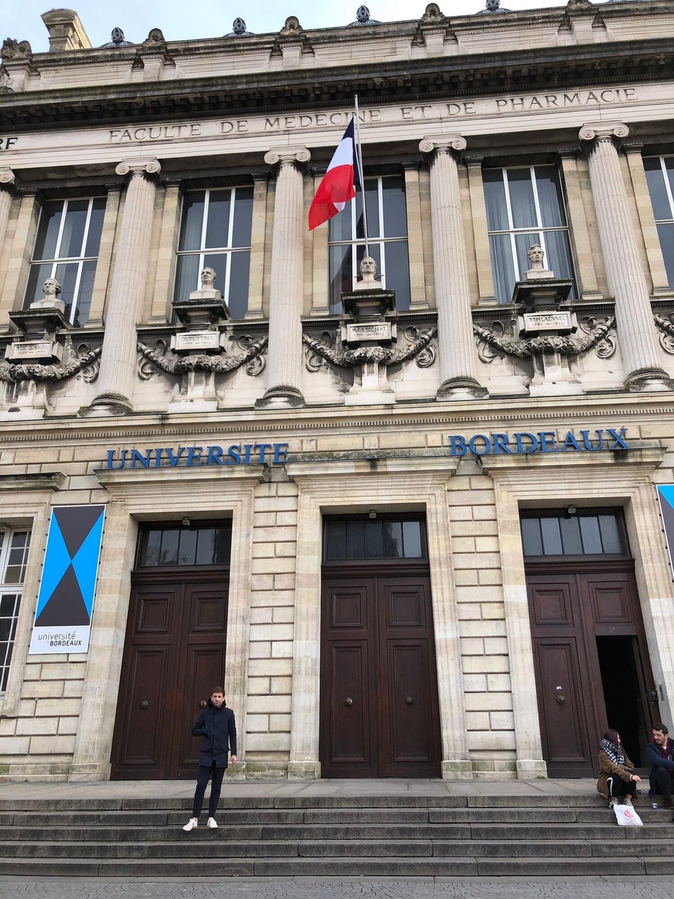 Frankreich - Bordeaux - Es gibt Bonzenunis und es gibt...