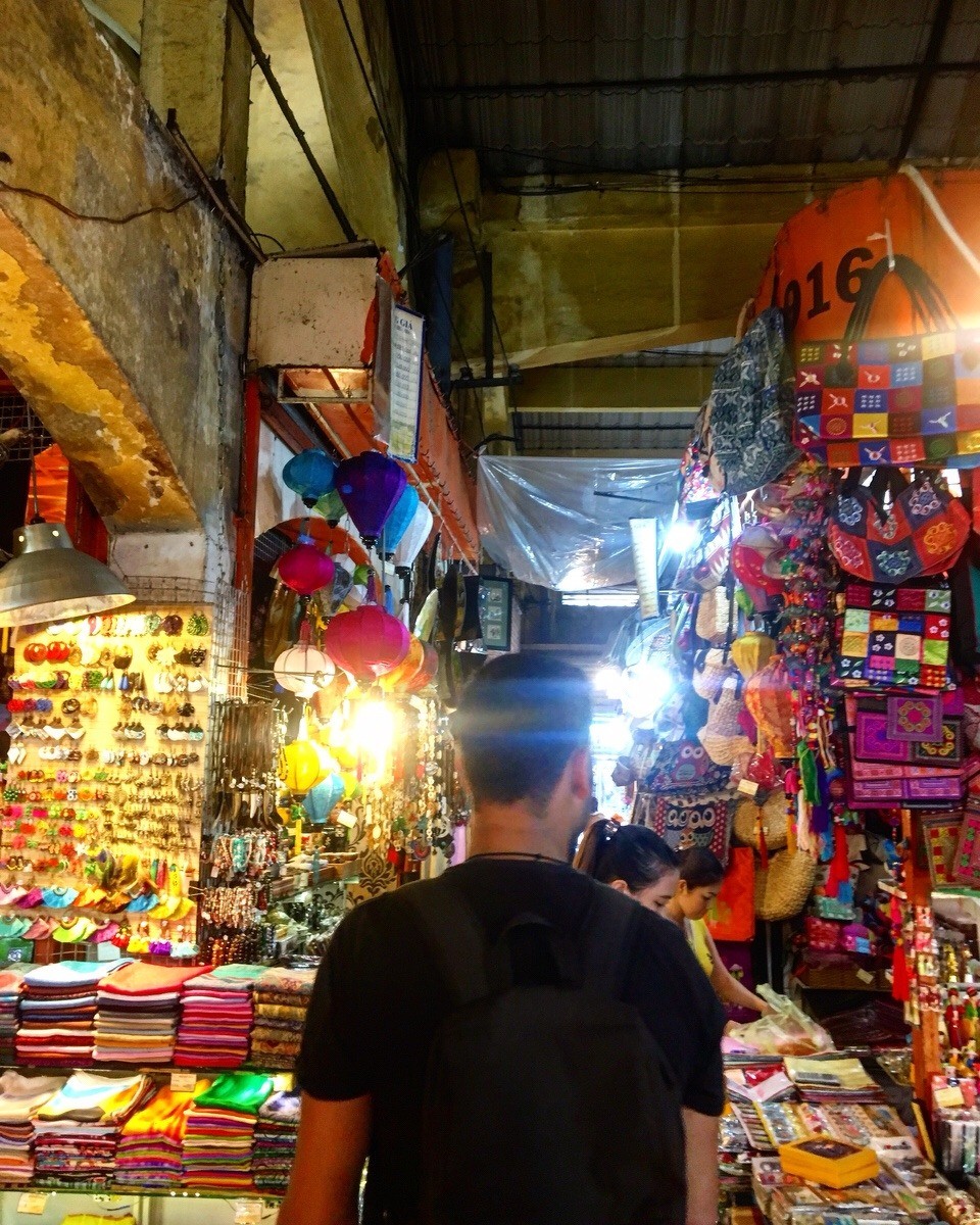 Vietnam - Ho-Chi-Minh Stadt - Ben Thanh Market 👚👕👖👑👡