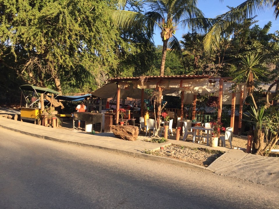 Mexiko - Sayulita - Streetfood...hier haben wir immer auf Juan gewartet, der uns auf dem Weg nach Punta Mita eingesammelt hat
