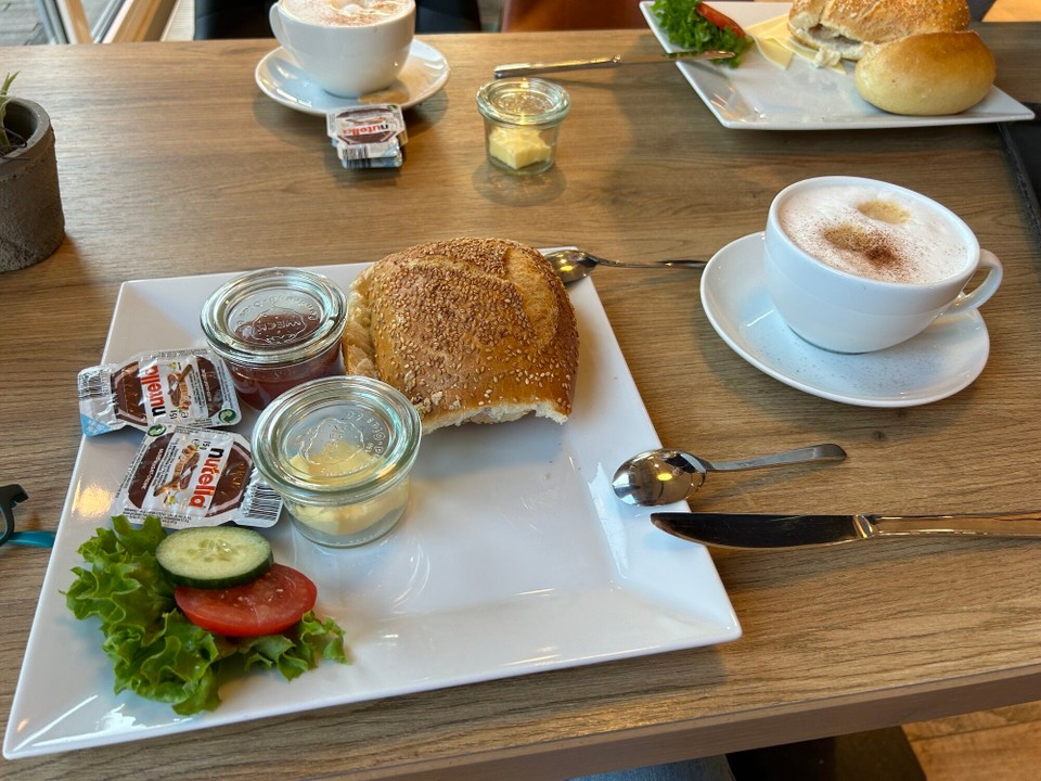 Deutschland - Alpirsbach - Das erste Urlaubsfrühstück