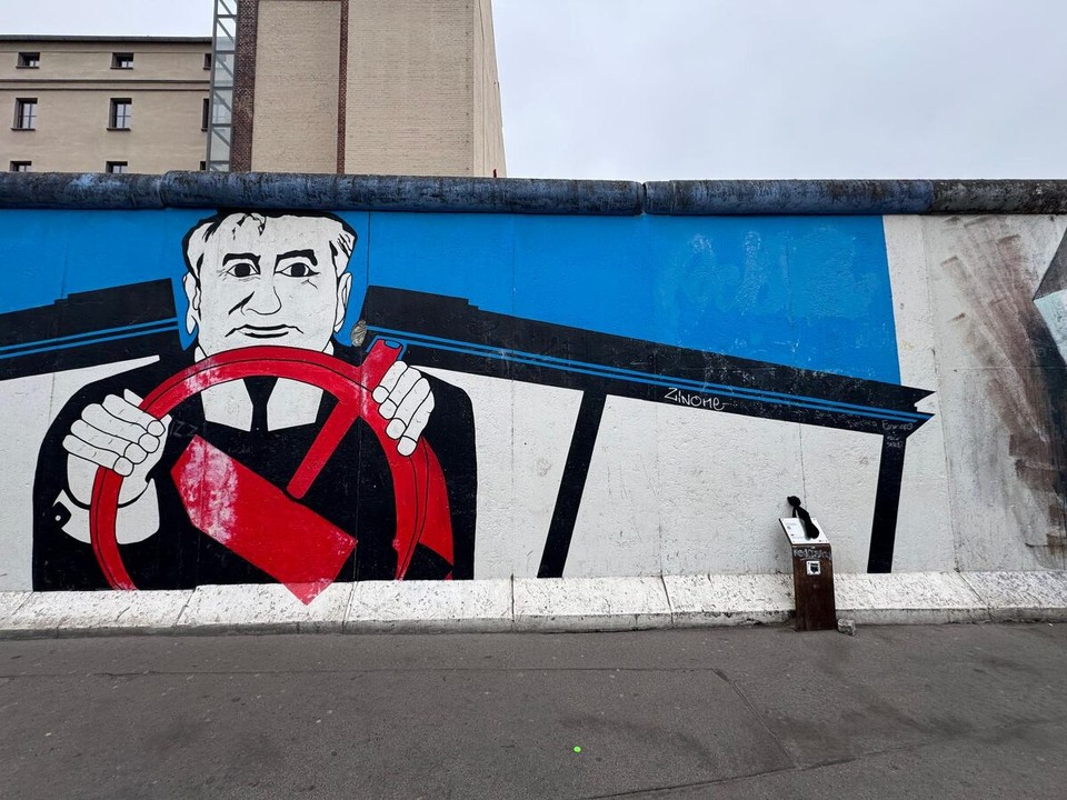 Germany - Berlin - I'm just another cat in the wall...