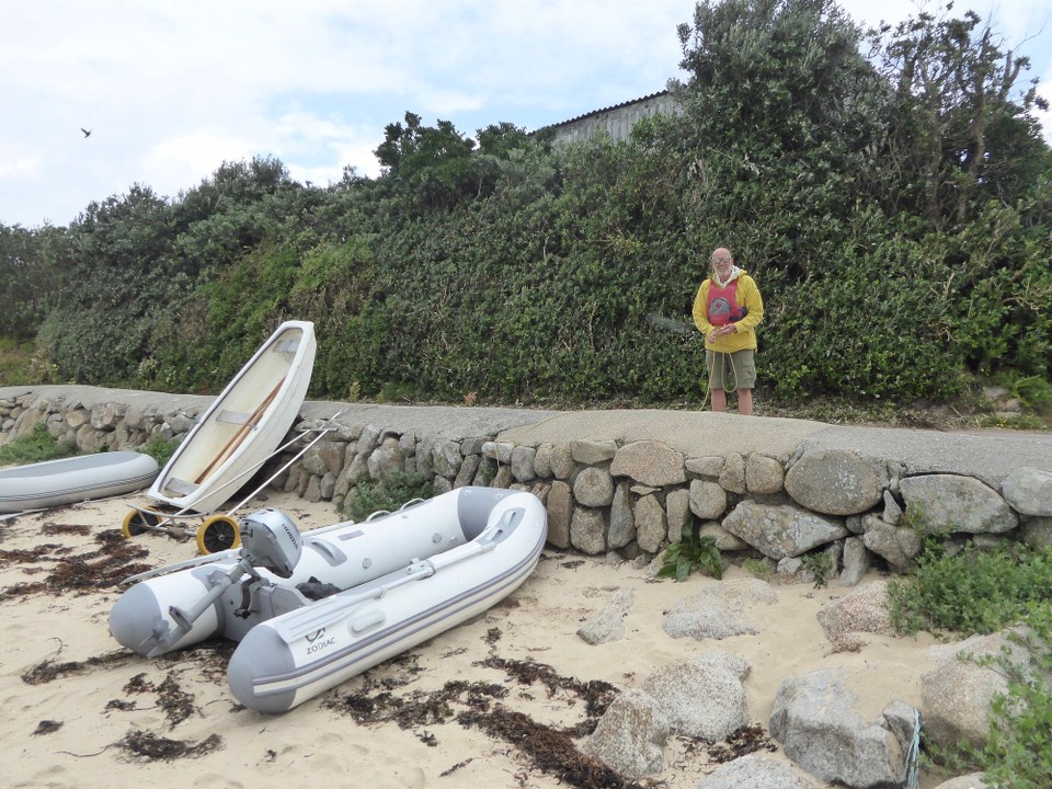 United Kingdom - Isles Of Scilly - Worried about the tide coming in, we hauled the dinghy up the beach. Considering this is the most expensive mooring we’ve had (£30), we expected better facilities on the quay.  Instead, no pontoon, no showers, filthy toilets and a dead rat!