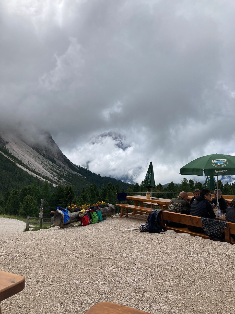 Italien - St. Christina in Gröden - Die Sella teilweise durch die Wolken zu erkennen 
