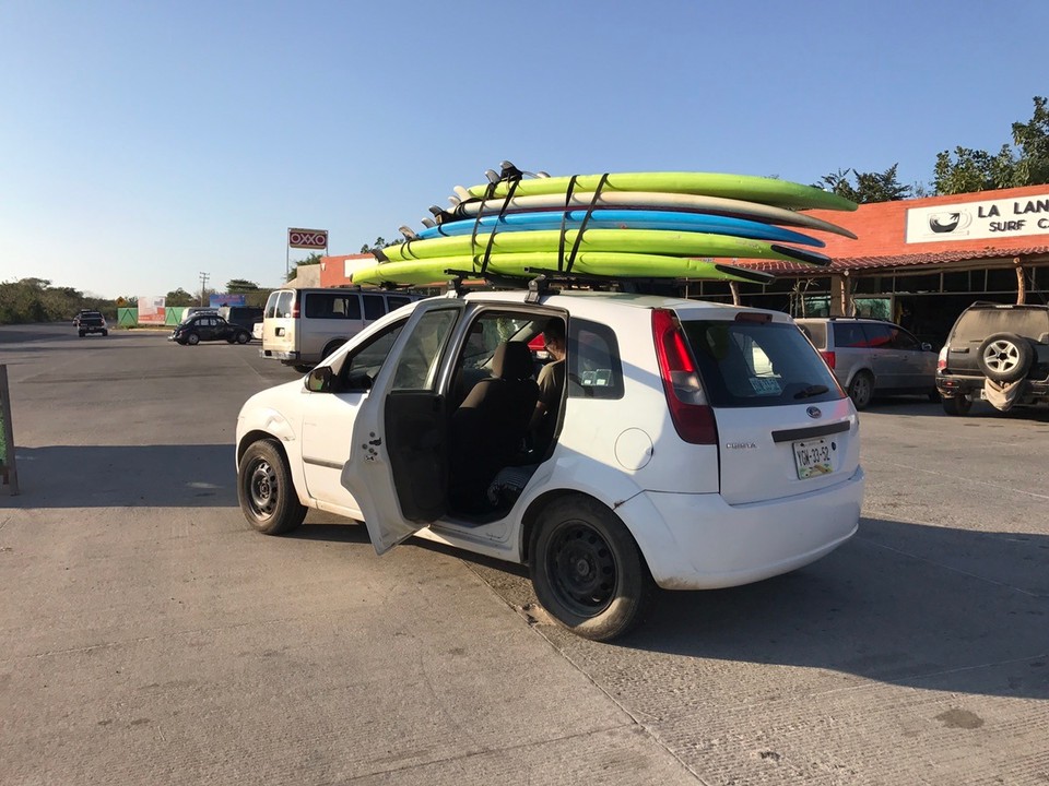 Mexiko - Punta Mita - Auf dem Rückweg fährt noch ein amerikanisches Pärchen mit, das einen Kurs bei Juan macht ... läuft!