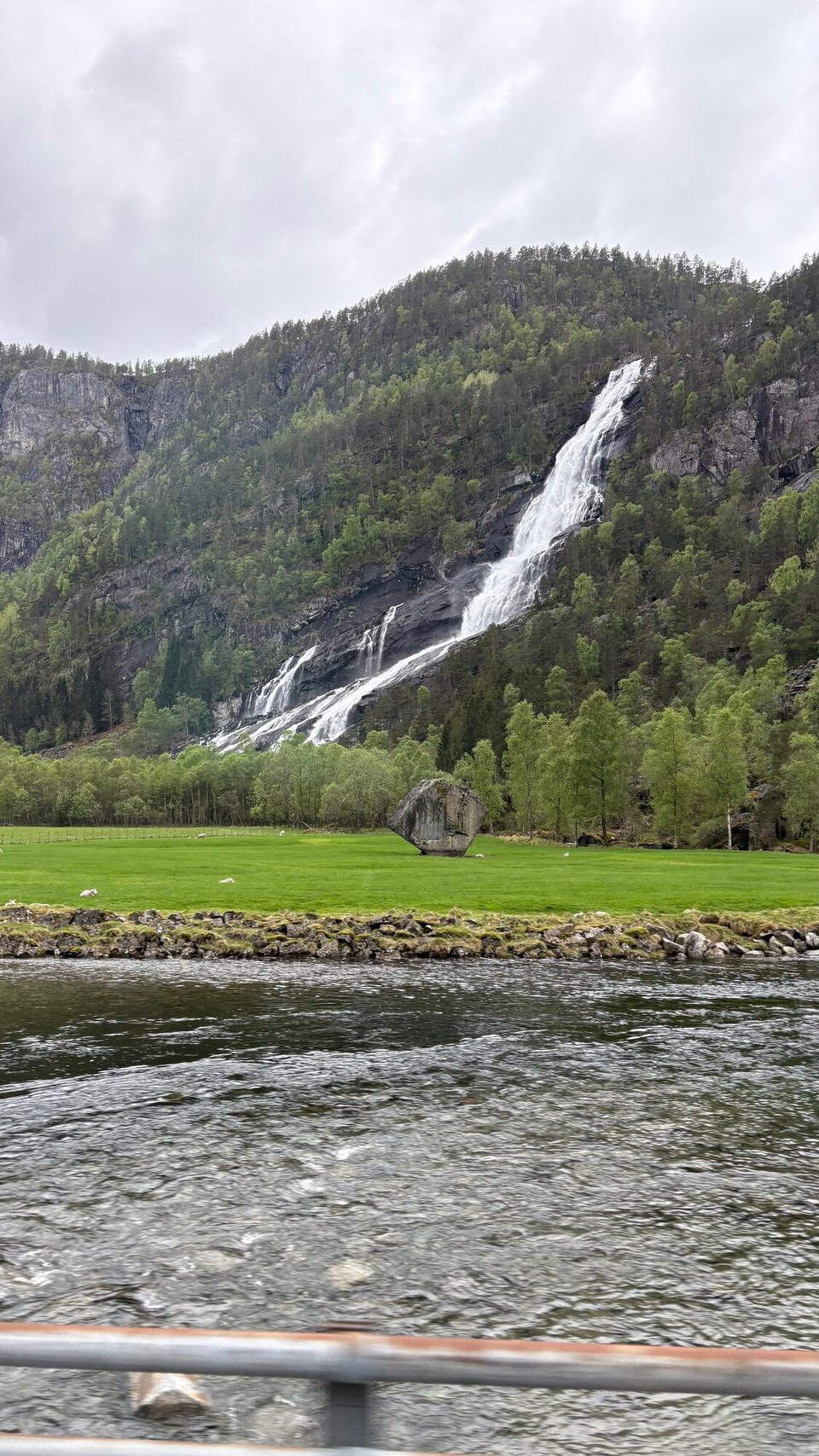 Norwegen - Mauranger - Schöner Wasserfall 