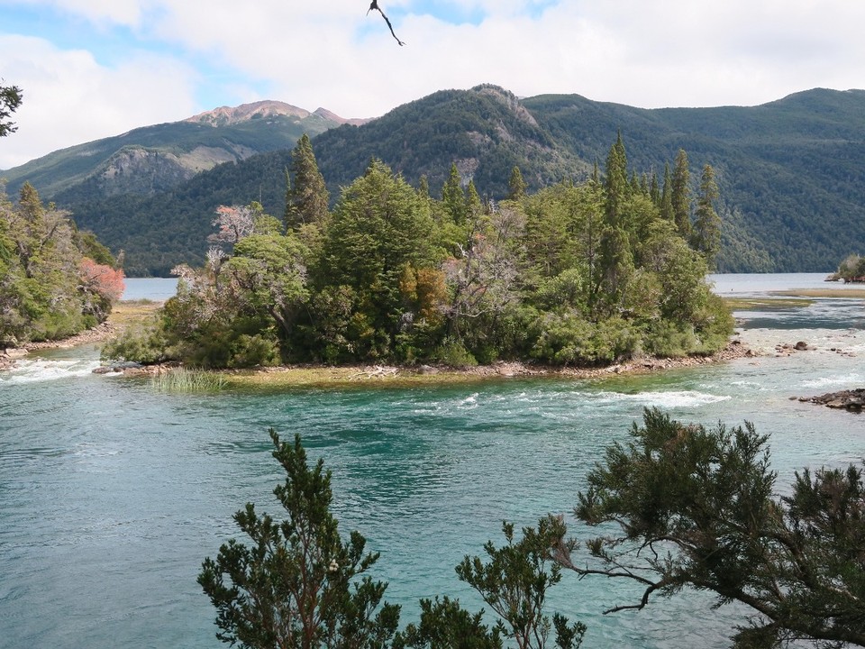 Argentina - Esquel - Une eau turquoise et translucide mais froide et profonde...