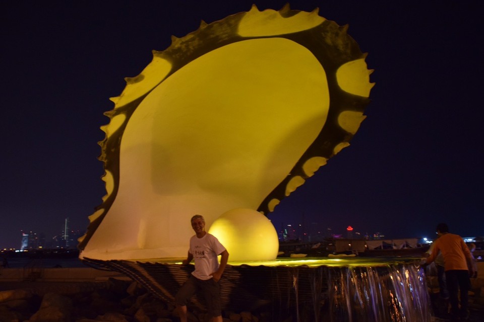 Katar - Doha - "The Perl" , ich hoffe es fragt sich keiner wie die da hingekommen ist.
Mit dem Flugzeug natürlich. 