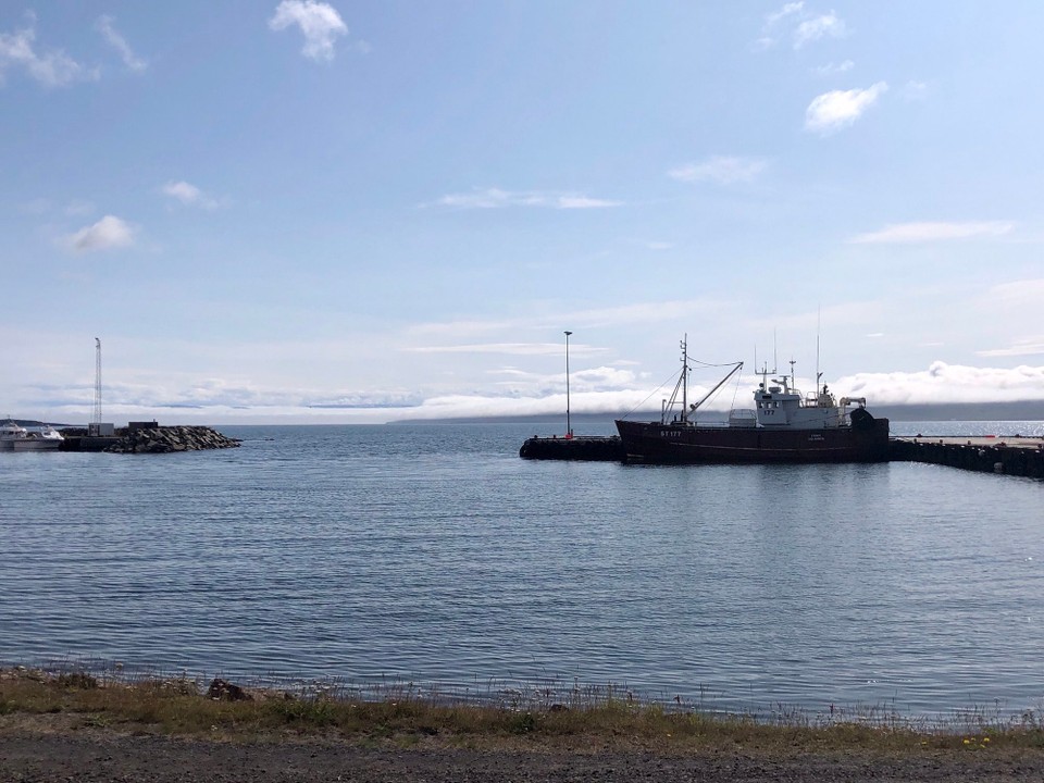 Island - Hólmavík - Blick aus dem Hafen von Hólmavík.