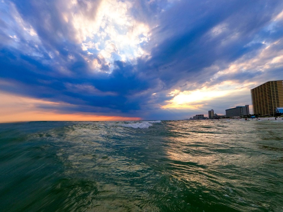 USA - Panama City - Langsam wird es dunkel, können  die Haie nicht gut sehen und gehen lieber raus.