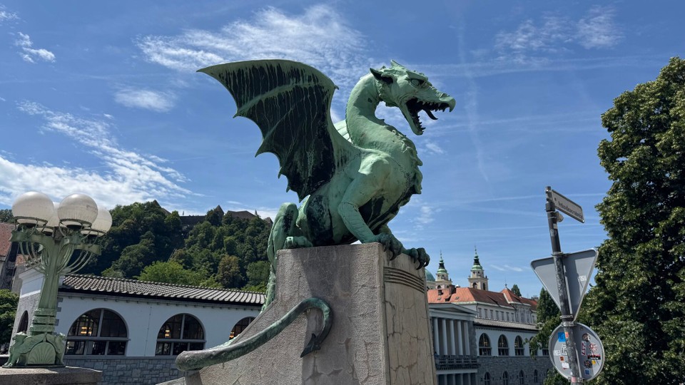 Slowenien - Portorož - Wir verlassen jetzt die Drachestadt, ein letzter Blick gilt dem Drachen auf der Brücke.
Ljubljana hat uns sehr gefallen und ist unbedingt zu empfehlen.