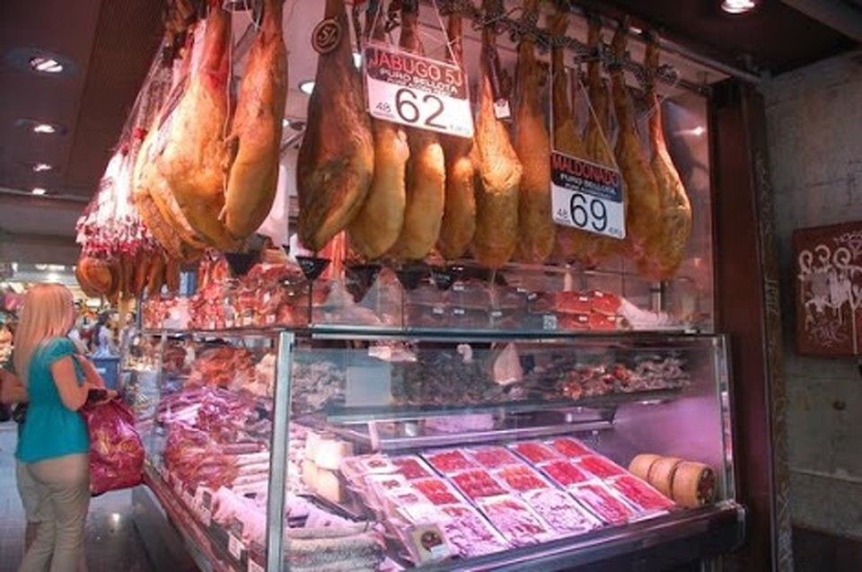  - Spain, Palma de Mallorca - Spanish Serrano cured ham 