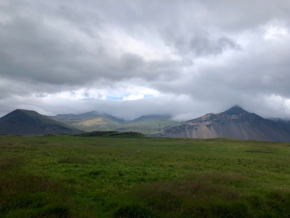 Island - Sveitarfélagið Hornafjörður - Schön, der Blick in die Berge...