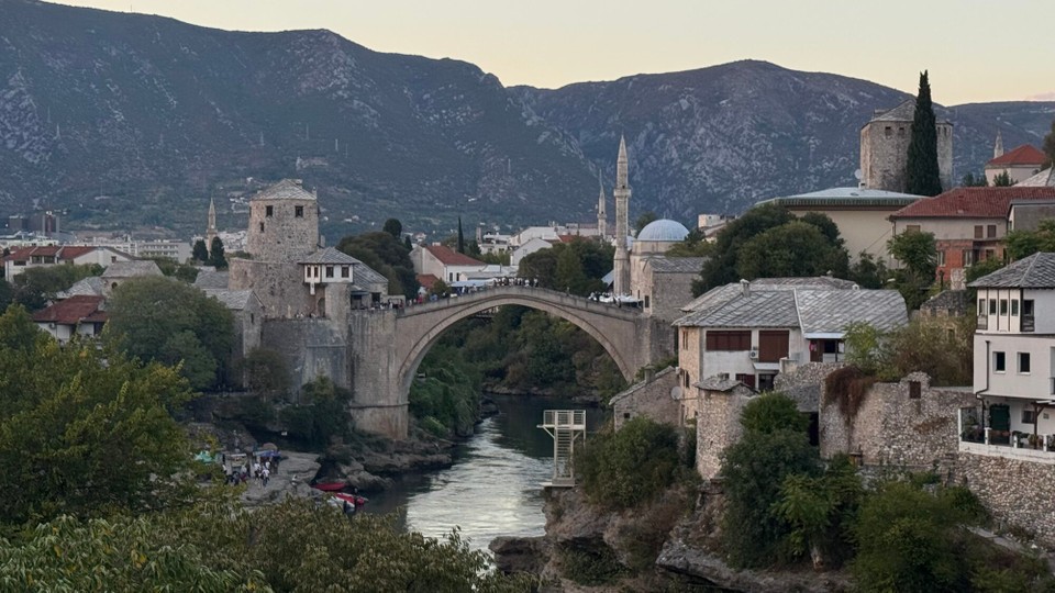 Bosnien und Herzegowina - Mostar - Am Abend haben wir unser heutiges Ziel erreicht.
Die alte Brücke Mostar ist,die wiederaufgebaute osmanische Bogenbrücke, das Wahrzeichen der Stadt. 