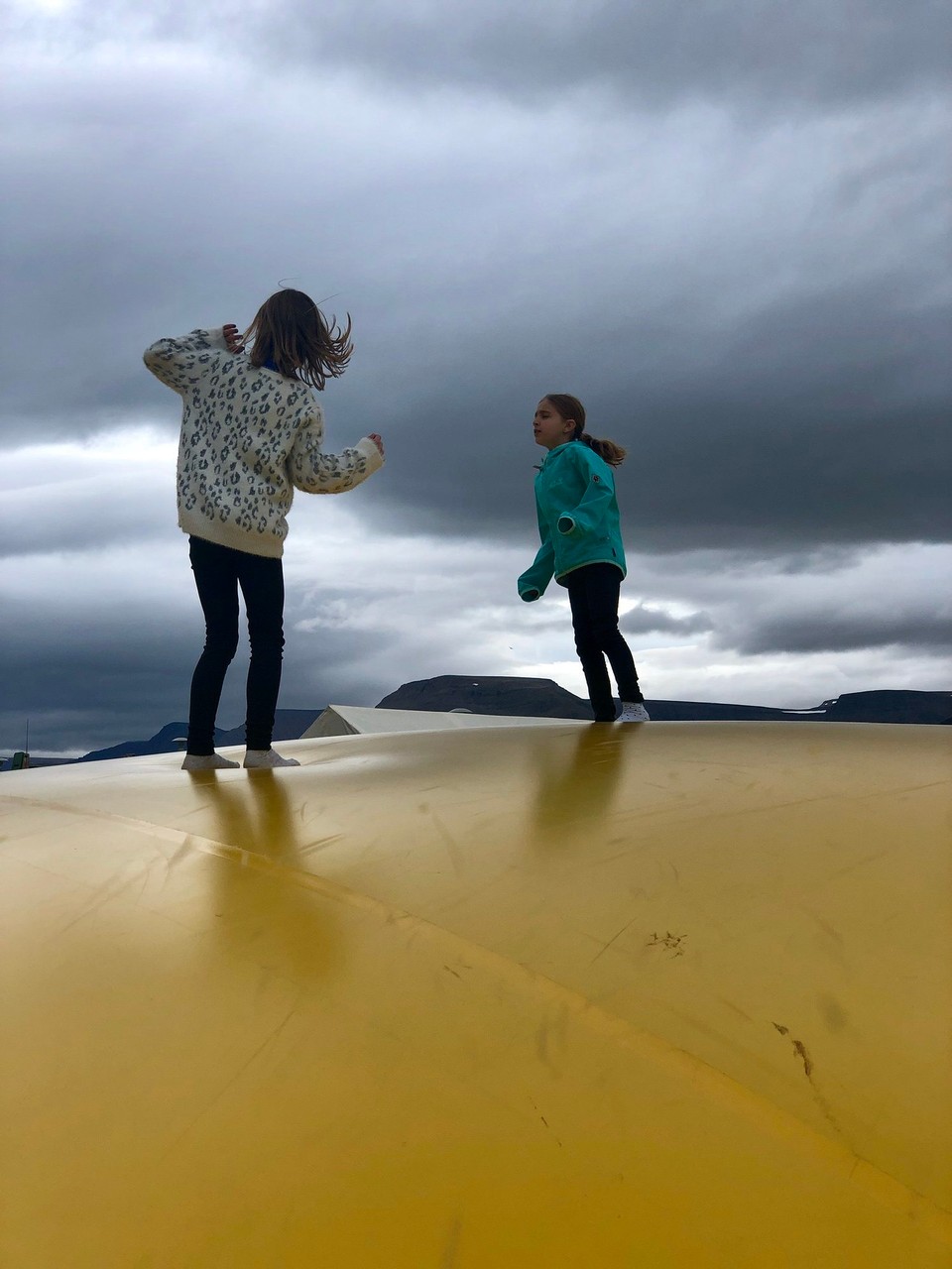 Island - Þingeyri - 😍🥰👍 Ich darf mich dann nun zurückziehen... Jetzt gibt es erst einmal ein Frühstück und die Kids machen mal ihre Morgentoilette und dann räumen wir alles wieder gemütlich zusammen und legen los...