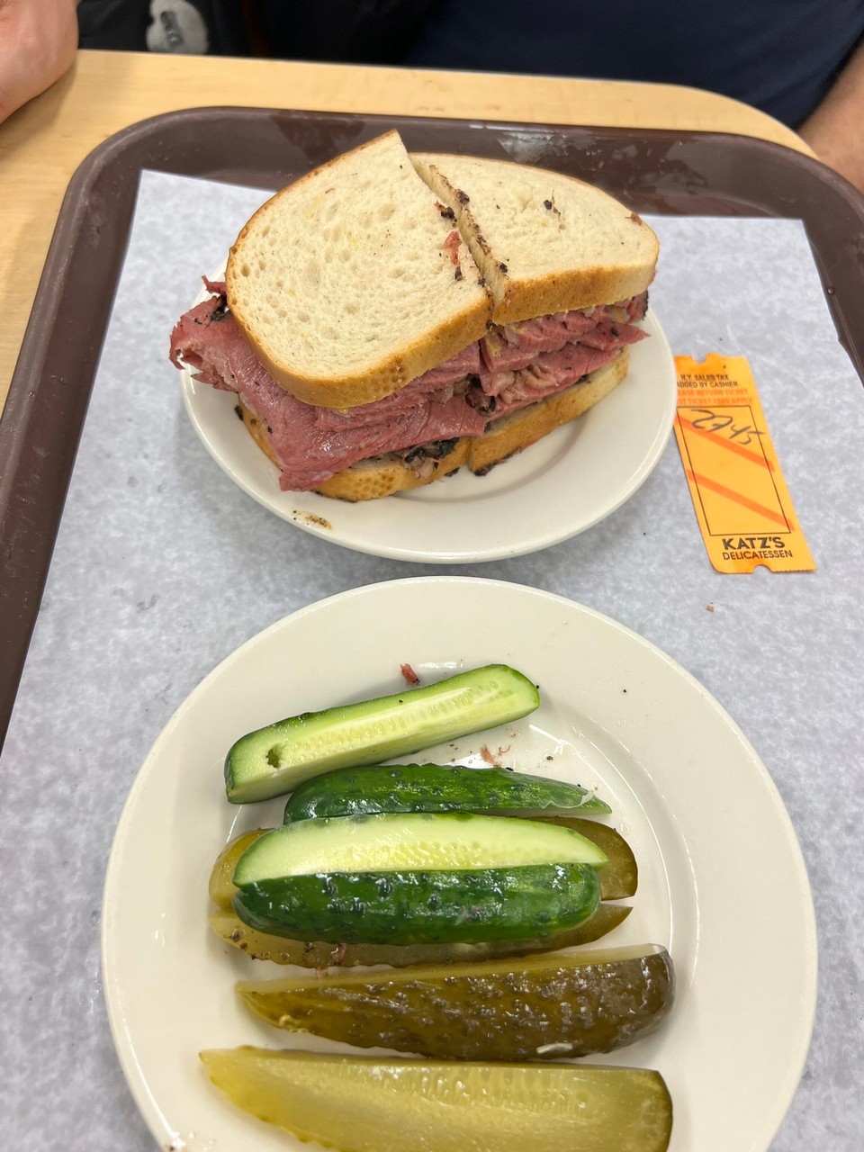 Vereinigte Staaten - New York - Pastrami Sandwich. Eins reicht für zwei. 