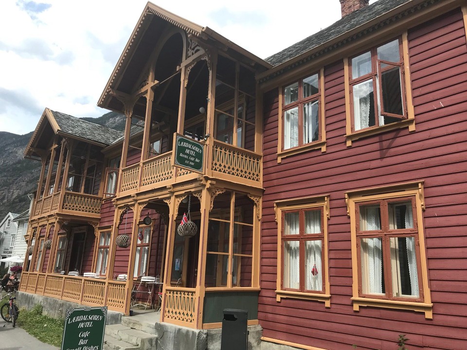 Norwegen - Gudvangen - Und immer wieder interessante alte Häuser 