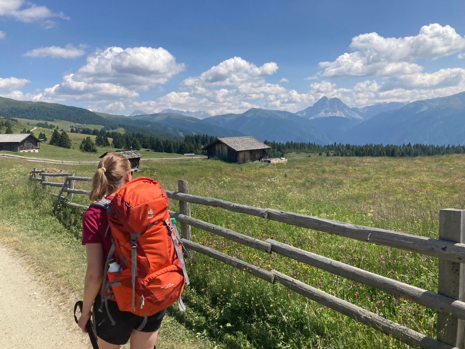 Ort bestimmen … -  - Die Dolomiten, im Vordergrund der Peitlerkofel
