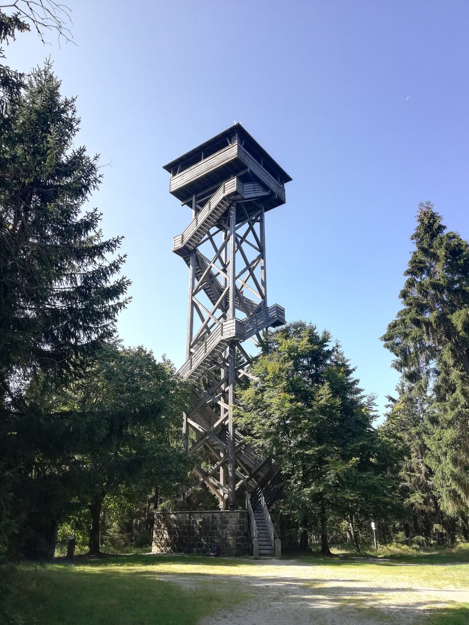 Deutschland - Neusorg - Der Oberpfakzturm auf der Platte... Muss ich hier hoch?... Nö