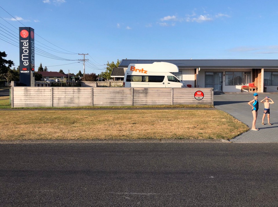 Neuseeland - Taupo - Die nächsten beiden Nächte verbringen wir im Emotel an der Robert Street 120 in Taupō.