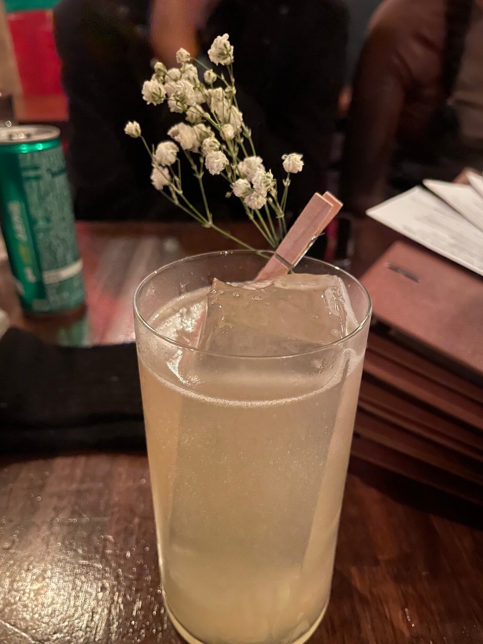 대한민국 - 서울특별시 - 20. Geburtstag vo de Fatima, prost! Weg mir het sie übrigens ungewolt s erst mol i ihrem Läbe e Schlückli Alkohol trunke. I ha doch vergesse, dass sie als Muslimin kei trinkt…