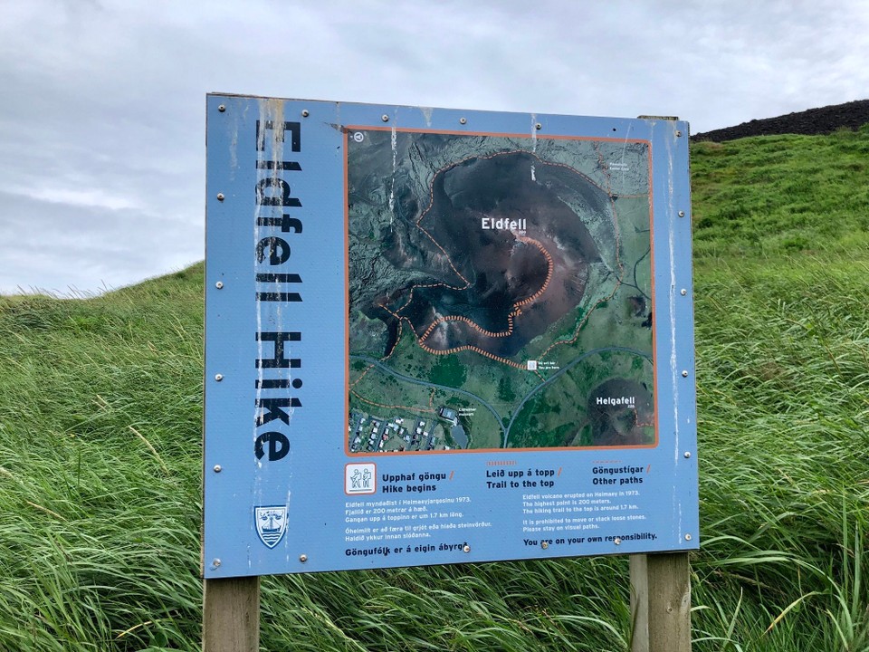 Island - Vestmannaeyjar - Wir entschliessen uns, auf dem Eldfell Hike bis ganz nach oben auf den Eldfell zu wandern…