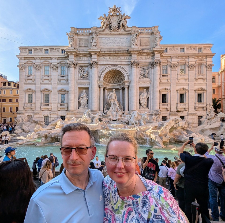 Italien - Rom - Der weltbekannte Trevibrunnen darf natürlich nicht fehlen. Er wird seit 1762 von einem Aquädukt gespeist.