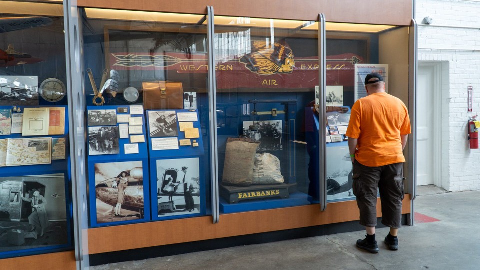 USA - Atlanta - Die Postflieger Piloten waren bewaffnet, um die Postsäcke zu schützen.