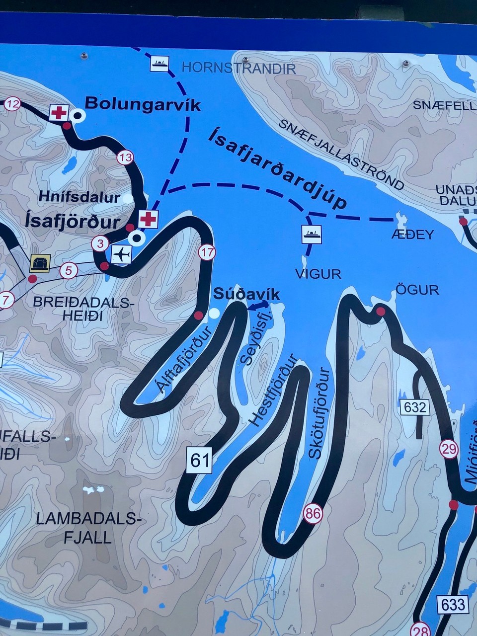 Island - Súðavíkurhreppur - Wir sind da gerade am blauen Pfeil...