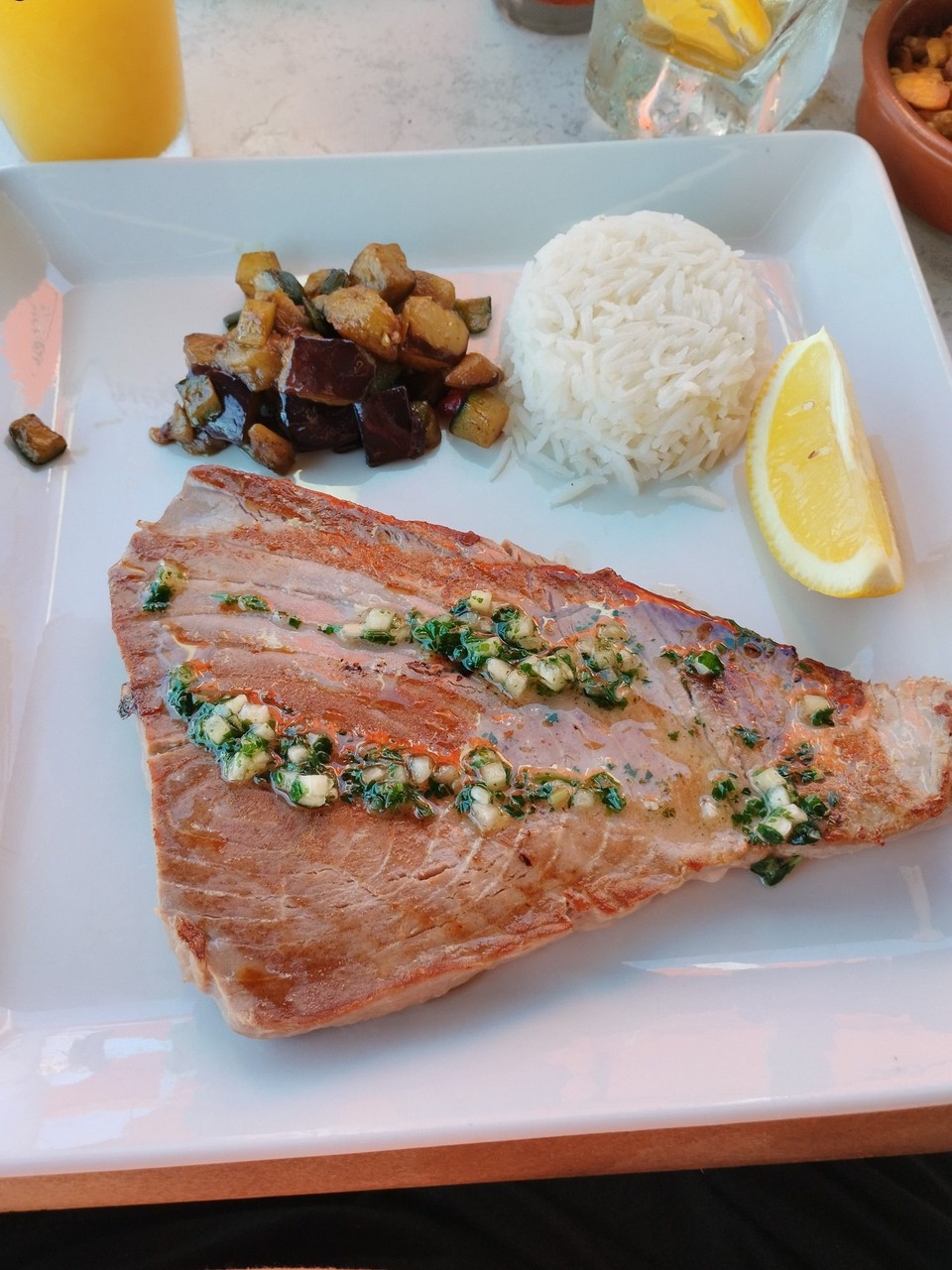 Frankreich - Mèze - Petersilie - Knoblauch Thunfischsteak