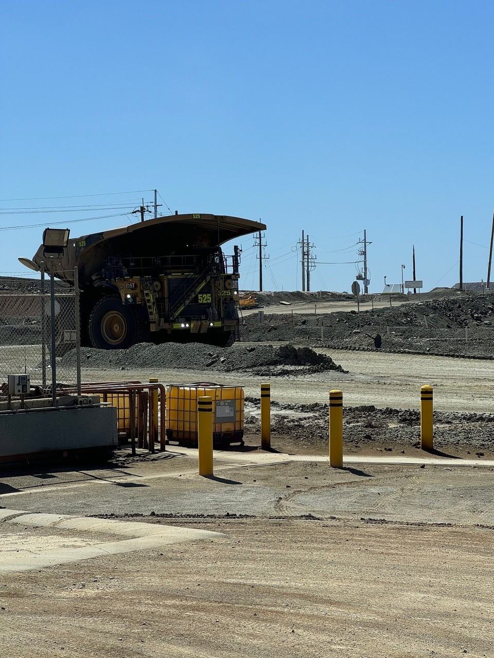 Australien - Trafalgar - Cat 793 C - a wahnsinnig grosses Gfährt:
 - 220t Nutzlast (Gsamtgwicht 380t)
 - 13,5m lang; 7,5m breit; 6,4m hoch
 - Raddurchmesser 3.5m
 - 1976kW odr 2686 PS