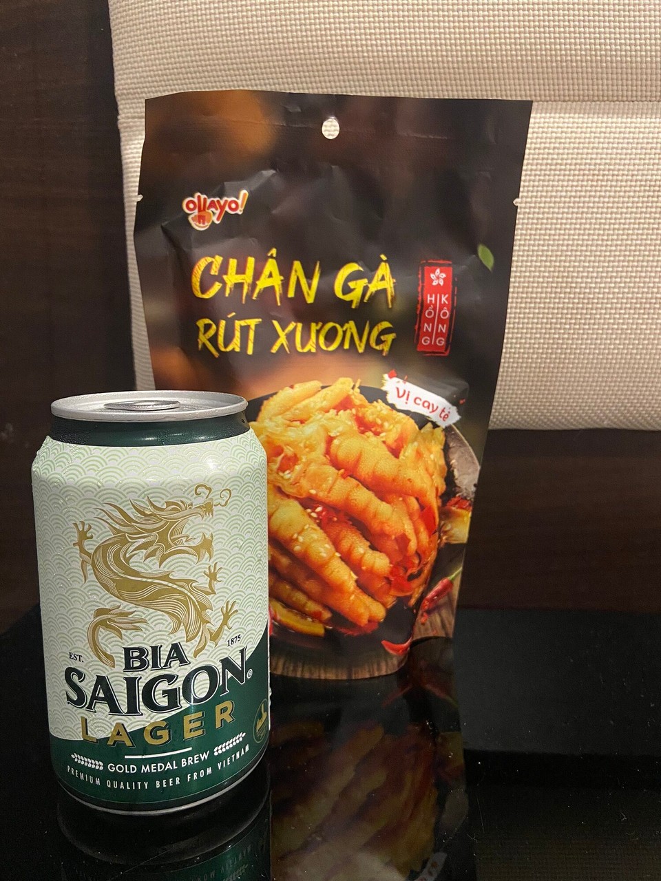 Vietnam - Hanoi - Well, it’s too early to go to bed. So I had another local treats; Saigon beer this time. 