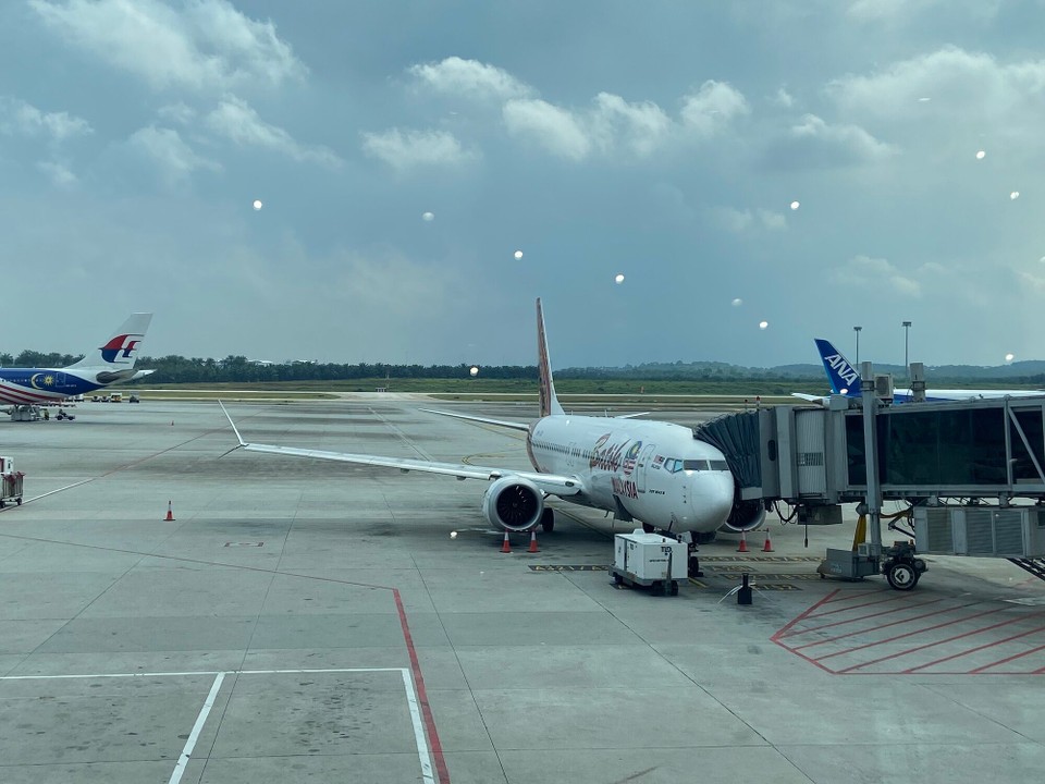 Vietnam - Hanoi - It’s so exciting to travel again after 3 busy months at work. This time I chose BarikAir to fly to Hanoi because they fly to Vietnam everyday at reasonable hour. It’s about 700 RM for round trip. Not bad, humm?! 