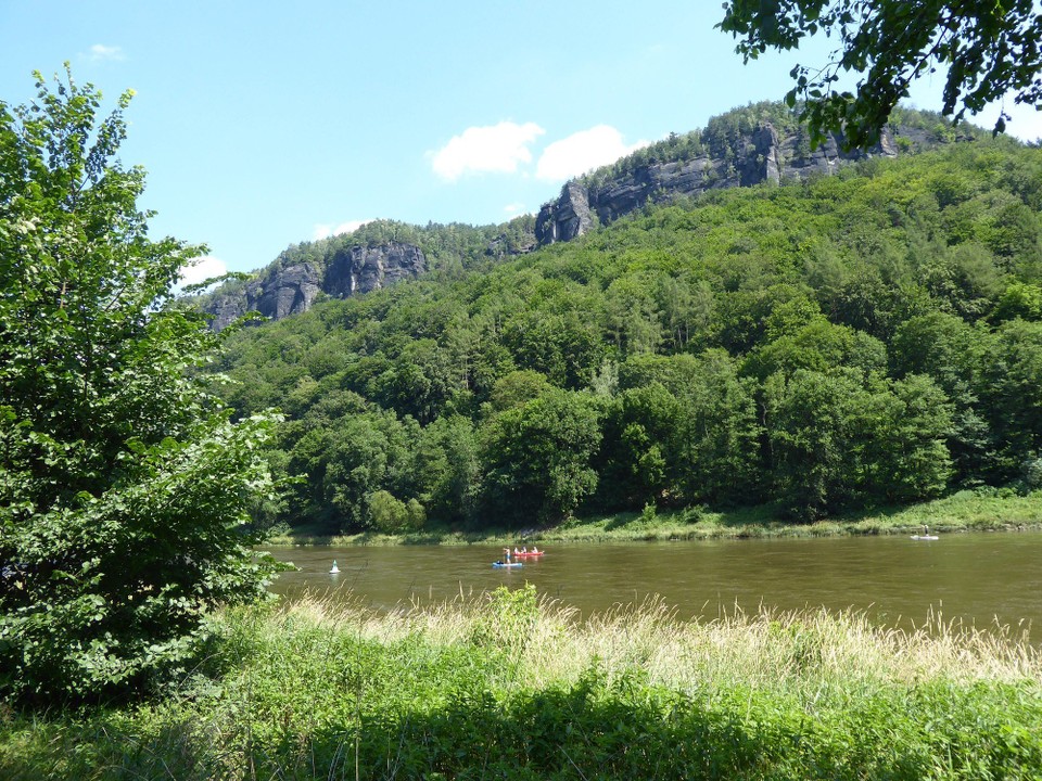 Tschechien - Ústí nad Labem - Ich habe heute ziemlich getrödelt. Es waren wenige Kilometer, ich hatte Zeit. Die Landschaft ist beeindruckend.