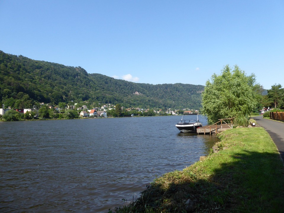 Tschechien - Mělník - Ungefähr hier ging es dann los mit großen Emotionen und Abschiedsschmerz. Der vorletzte Fahrtag, der letzte Tag an der Elbe, diesem Fluss, der mir so sehr ans Herz gewachsen ist. Ich hatte es ja schon geahnt, aber diese Reise hat meine Erwartungen übertroffen.