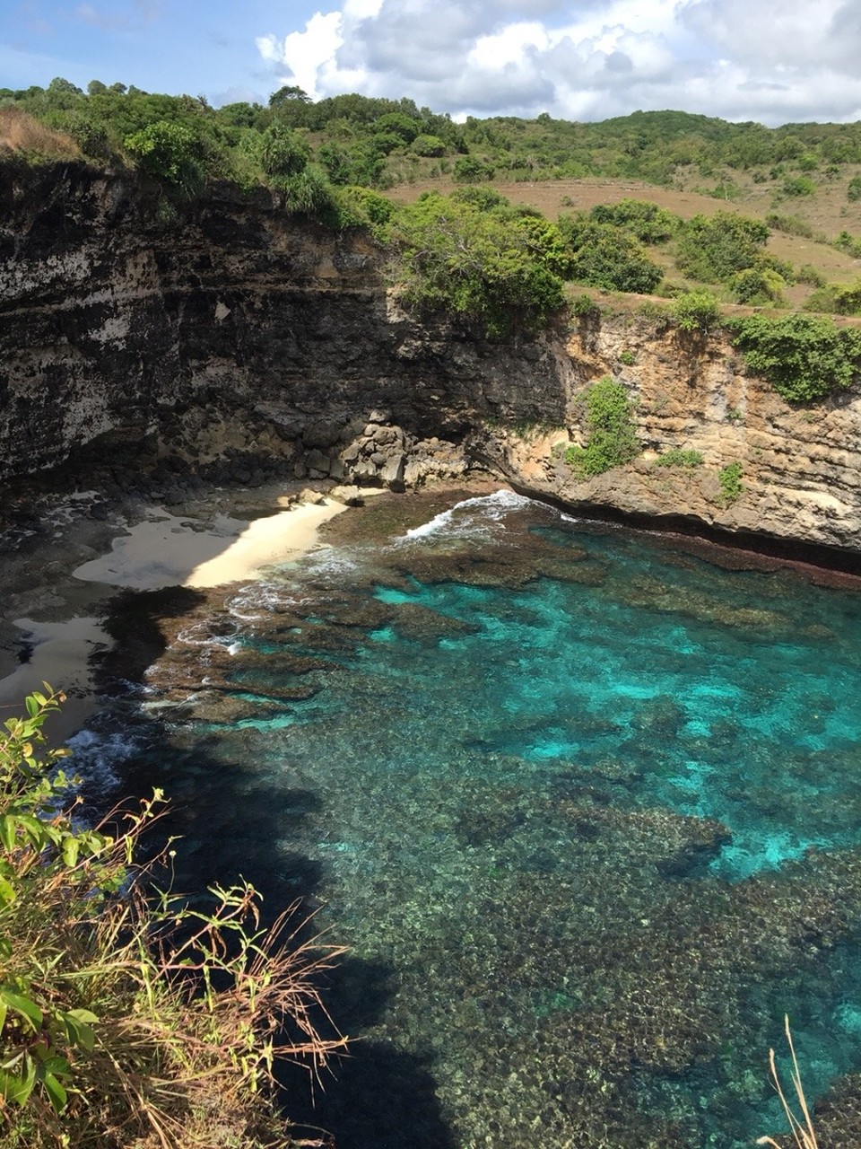 Indonesien - Klungkung - Broken Bay 🍍