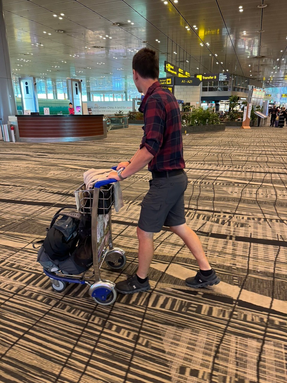 Singapur - Singapur - Do chömend Erinneriga uf... wia bim ersta Mol womr nach Australia greist sind und a langa Zwüschastopp zSingapur ka hend. Hi und här, hi und här...